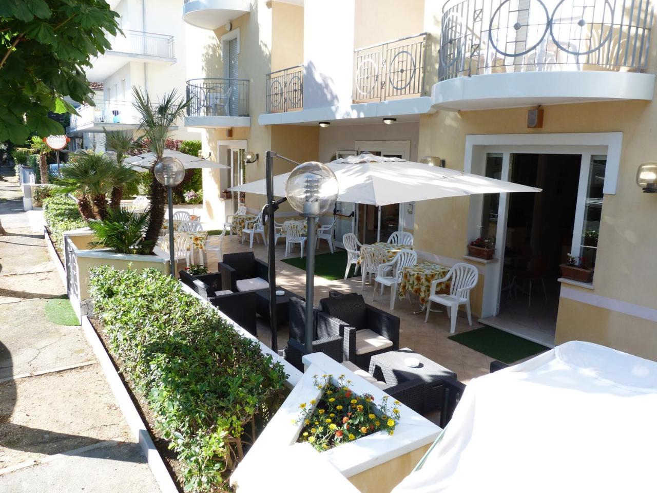 Hotel Monti Riccione Exterior photo