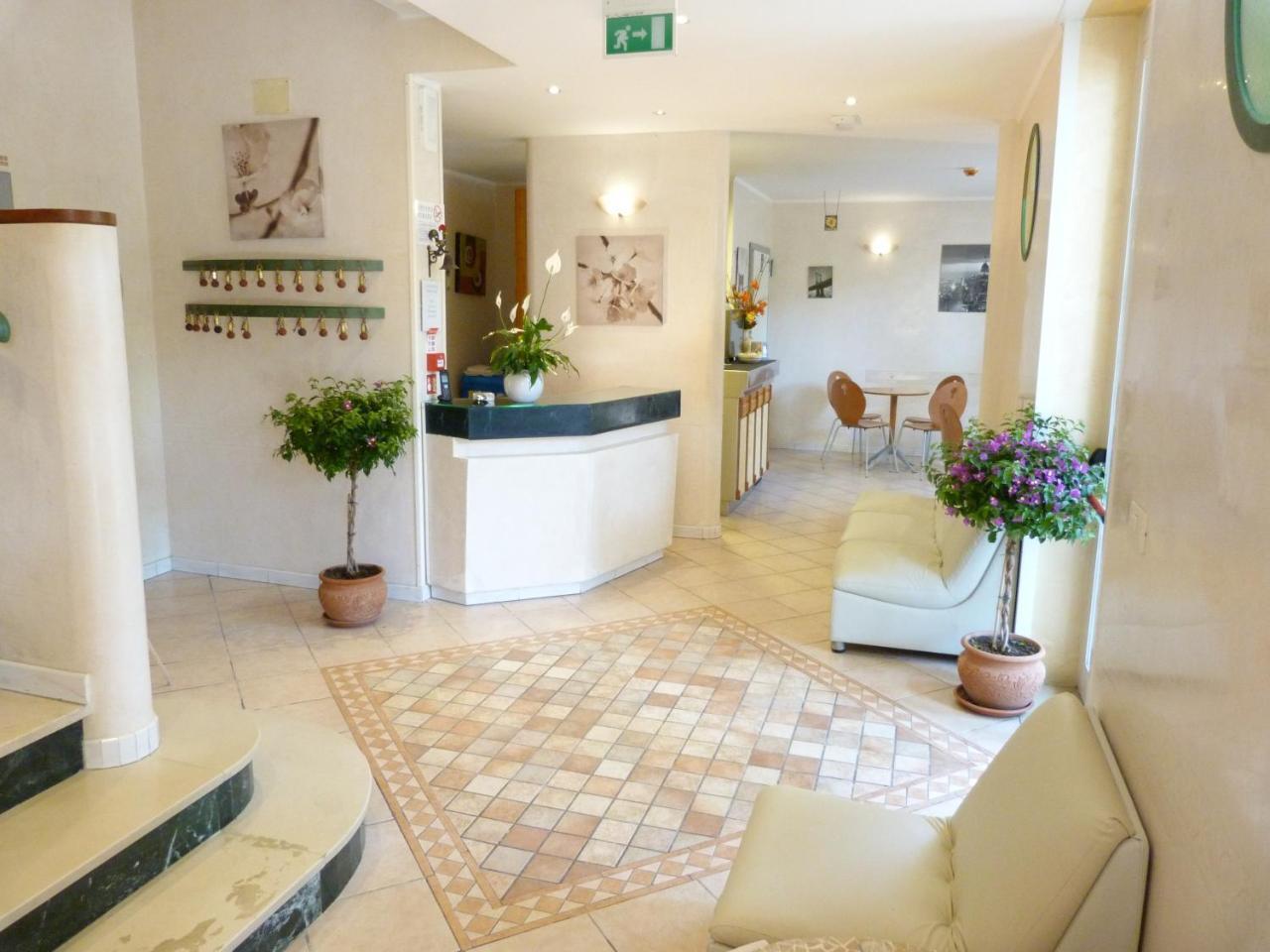 Hotel Monti Riccione Exterior photo